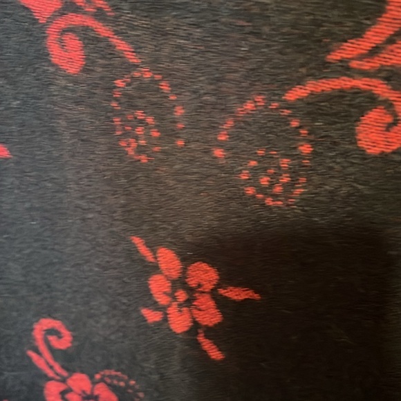 Reversible damasks pattern shawl with fringe One Size - Picture 7 of 8